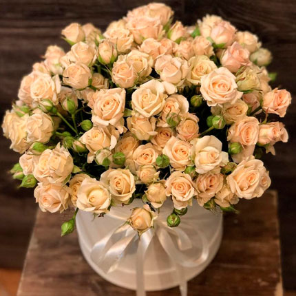 Flowers in a box "19 cream roses"