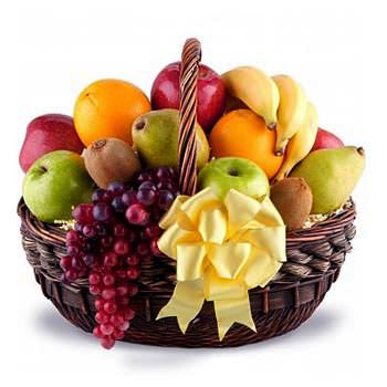 Кошик фруктів "Лакомка"