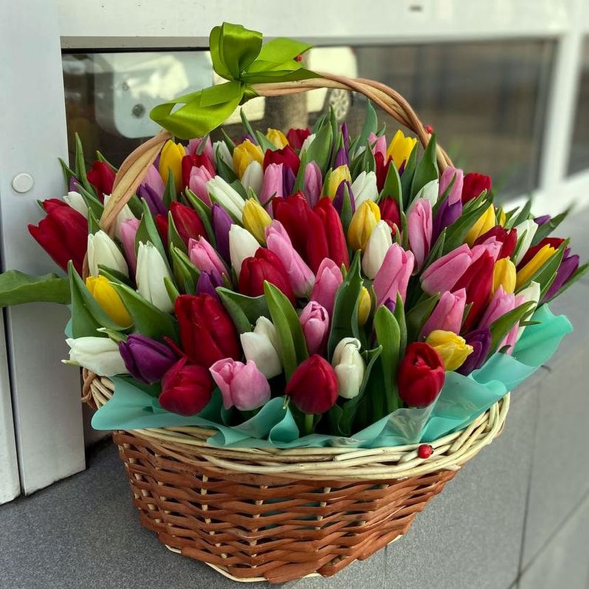 Basket "101 bright tulips"