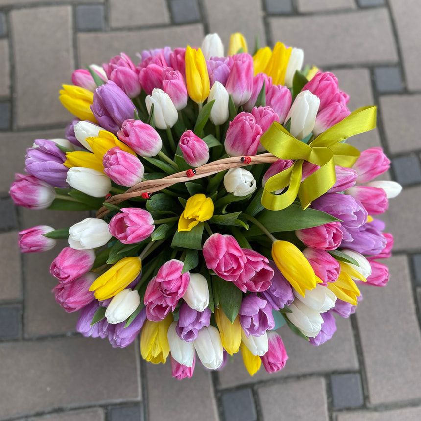 Basket "101 bright tulips"