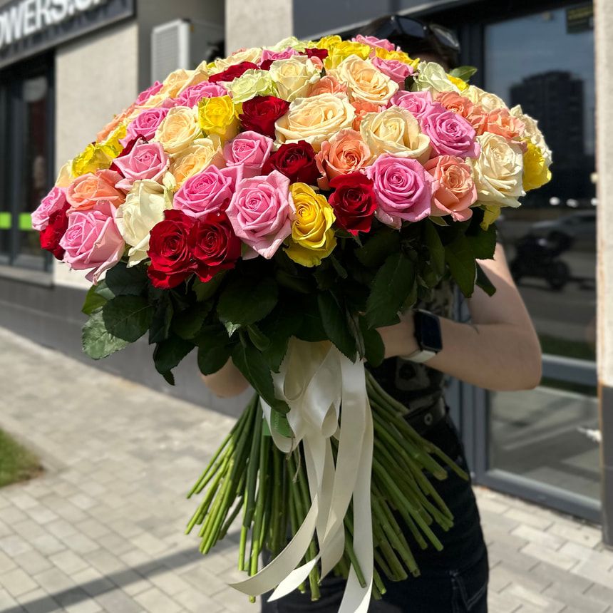 151 різнокольорова троянда – замовити на Flowers.ua