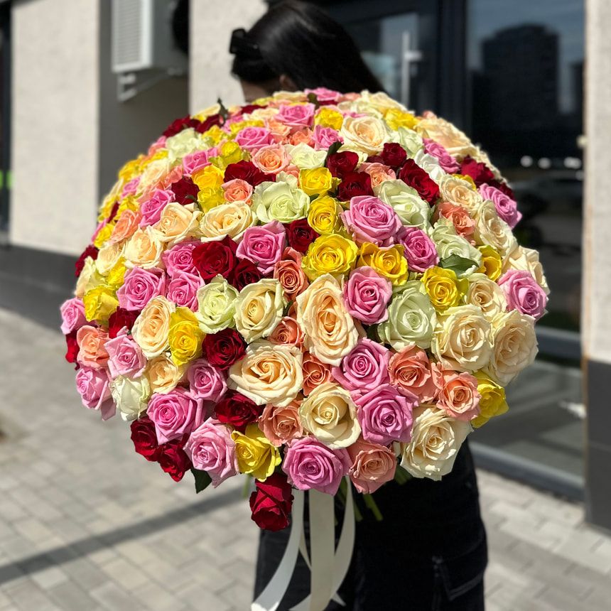 151 різнокольорова троянда