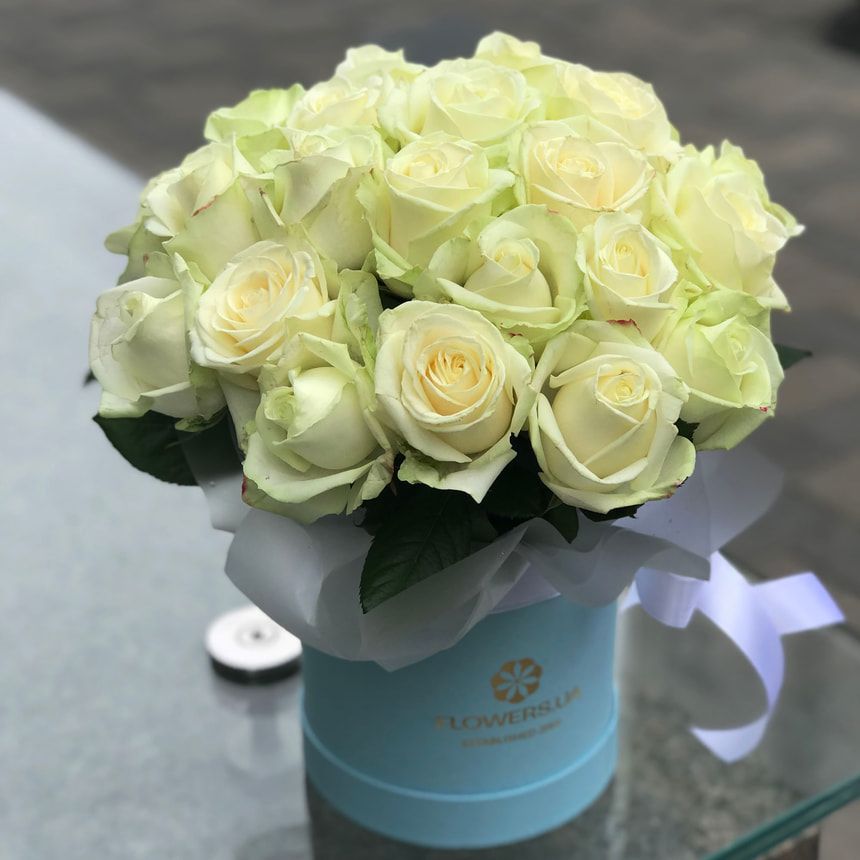 Flowers in a box "Delicate embrace" – order from Flowers.ua