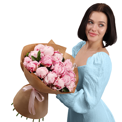 15 нежных пионов – доставка по Украине