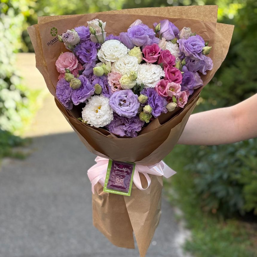 15 різнокольорових еустом – замовити на Flowers.ua