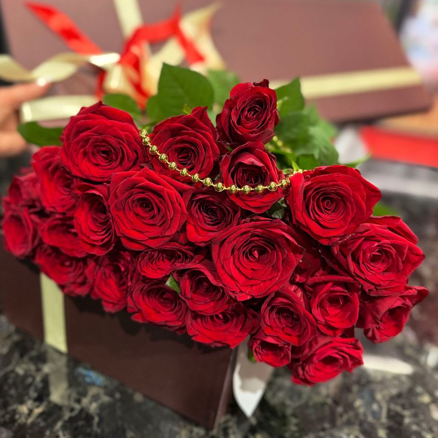 Квіти в коробці "25 червоних троянд!"