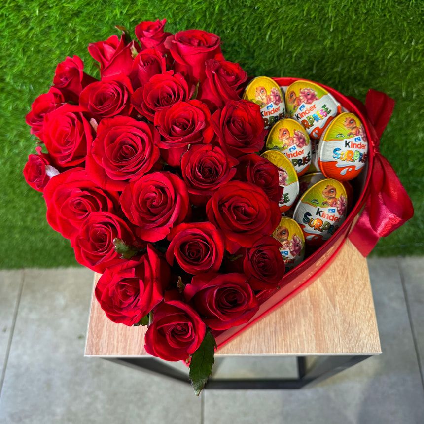 Flowers in a box "For beloved" – order from Flowers.ua