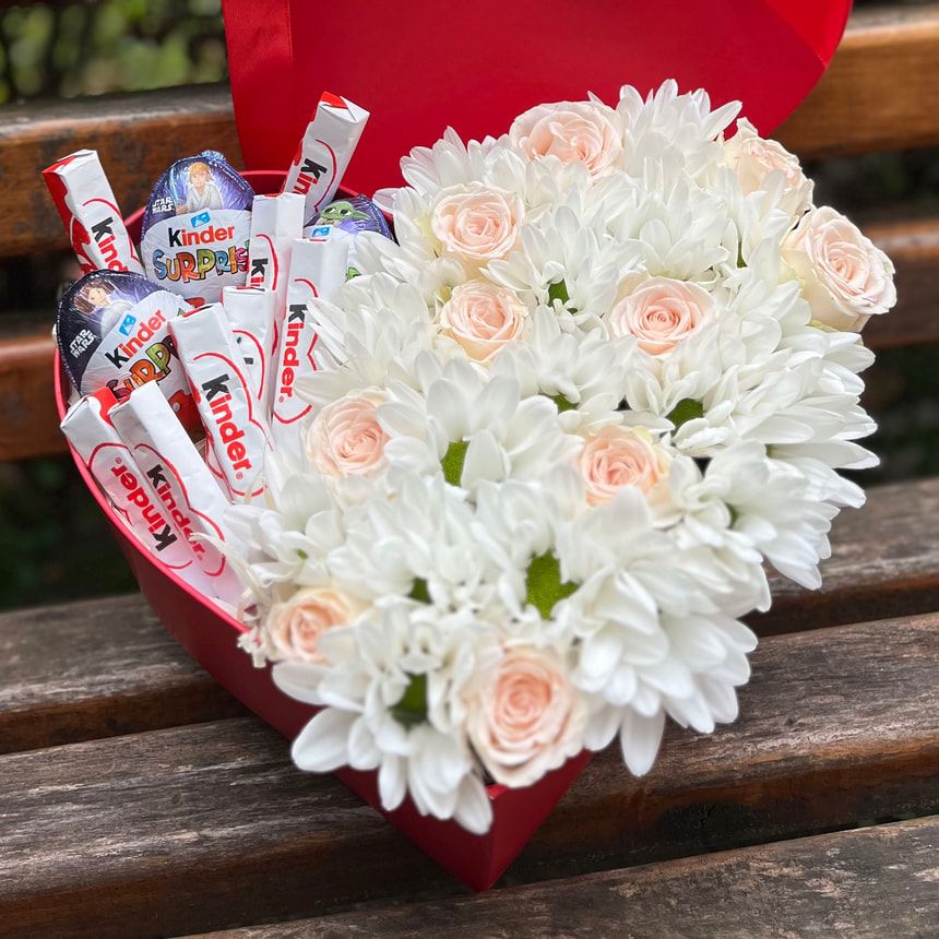 Flowers in a box "Smile" – order from Flowers.ua