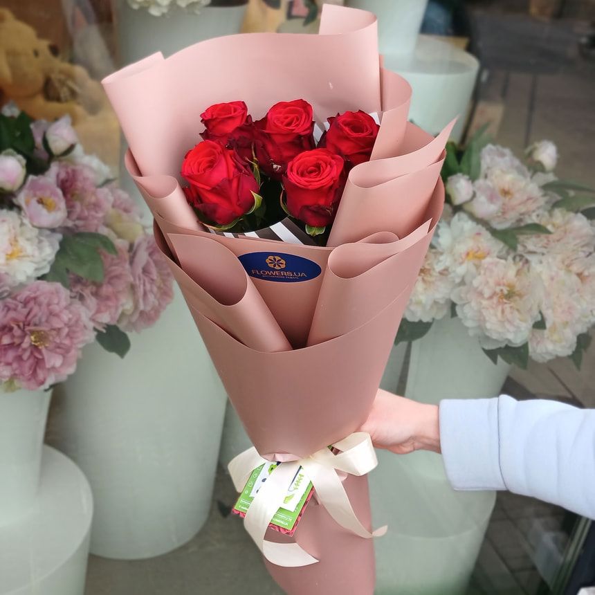 Bouquet in the package "5 red roses" – order from Flowers.ua