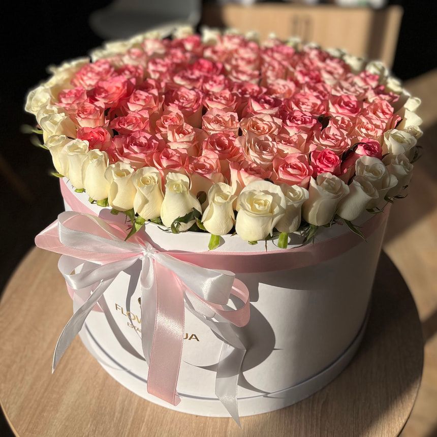 Квіти в коробці "Ніжна принцеса" – замовити на Flowers.ua