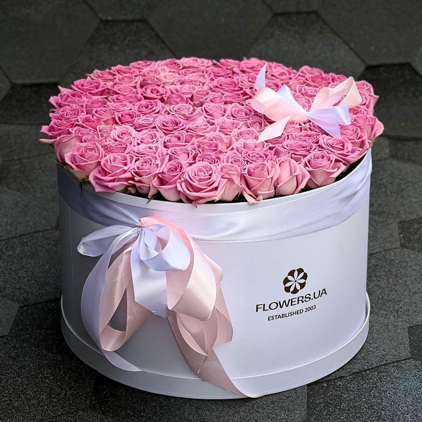 Flowers in a box "101 pink roses"