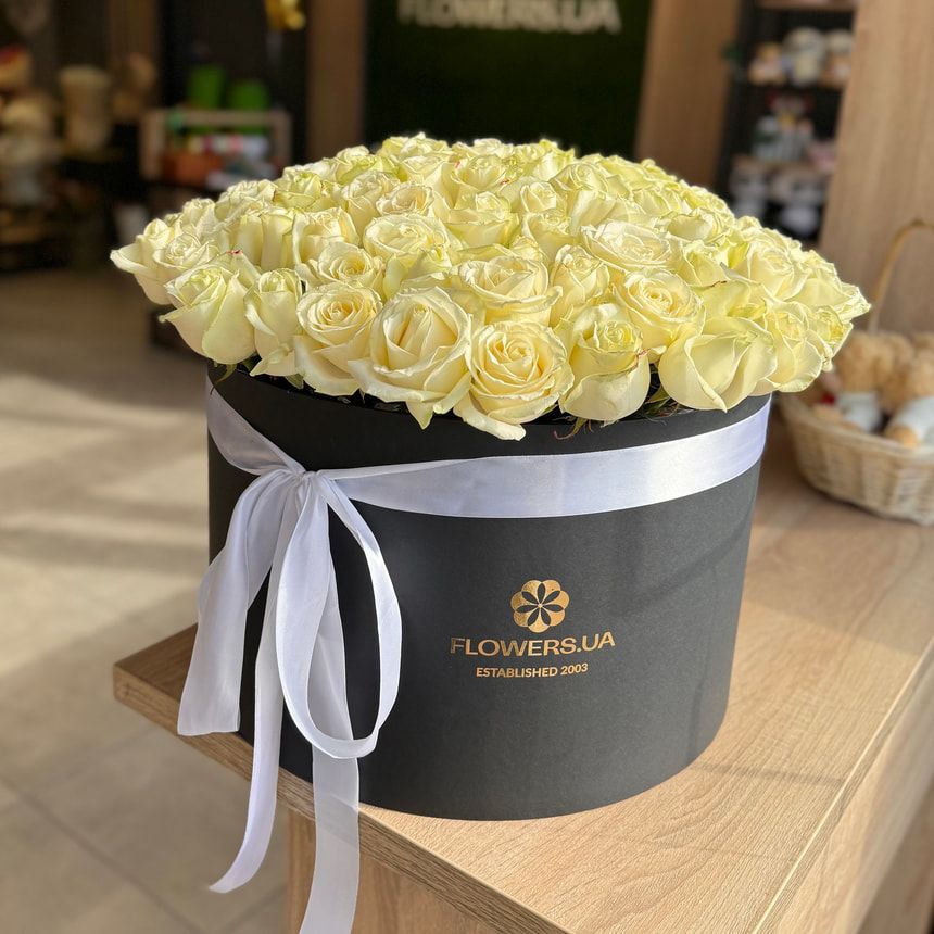 Цветы в коробке "101 белая роза"