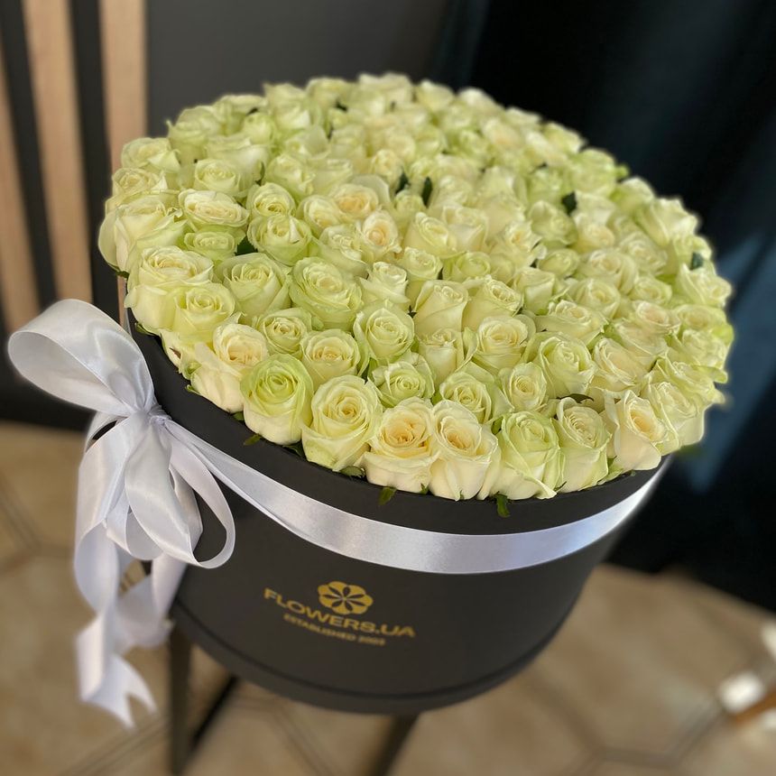 Цветы в коробке "101 белая роза"