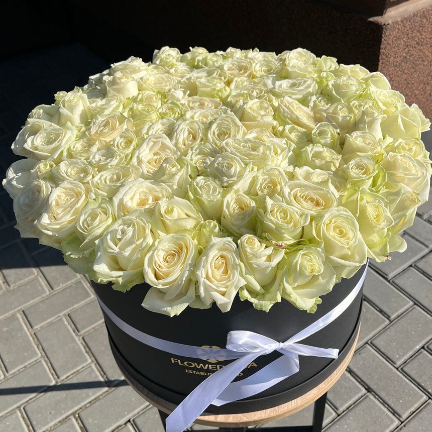 Flowers in a box "101 white roses"
