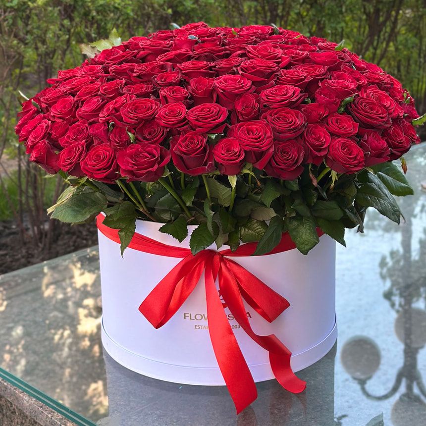 Flowers in a white box "101 red roses"