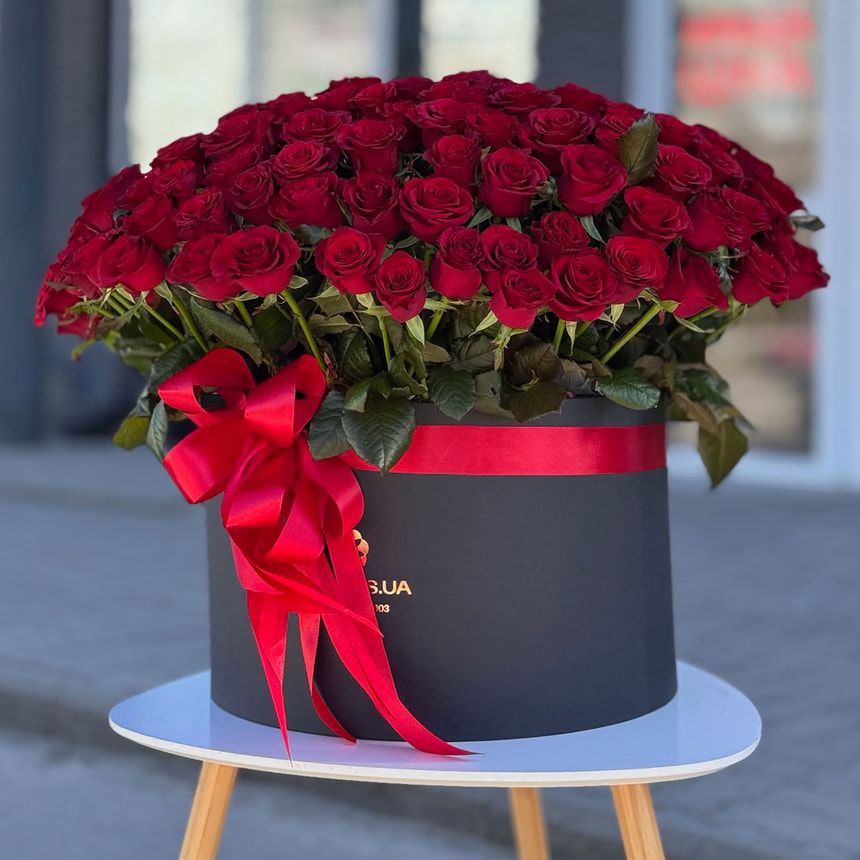Flowers in a black box "151 red roses"