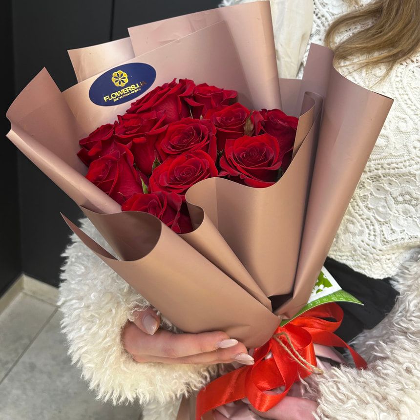 Bouquet of 11 red roses – order from Flowers.ua