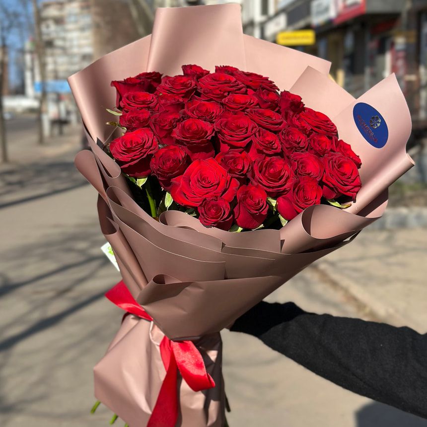 Bouquet of 35 red roses – order from Flowers.ua