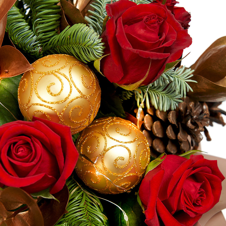 Букет з гірляндою "Новорічне диво" – замовити з доставкою