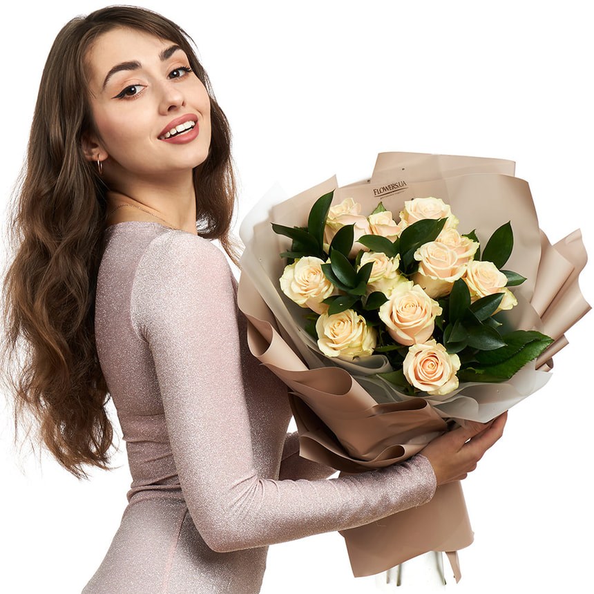 11 кремових троянд – доставка по Україні