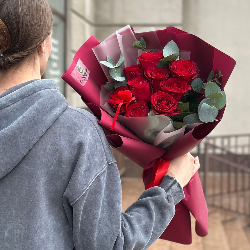 Яркий букет "Люблю!" – заказать у Flowers.ua