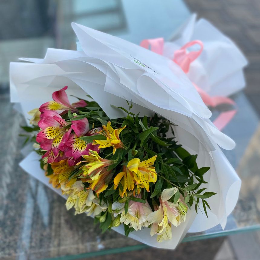 7 ніжних альстромерій