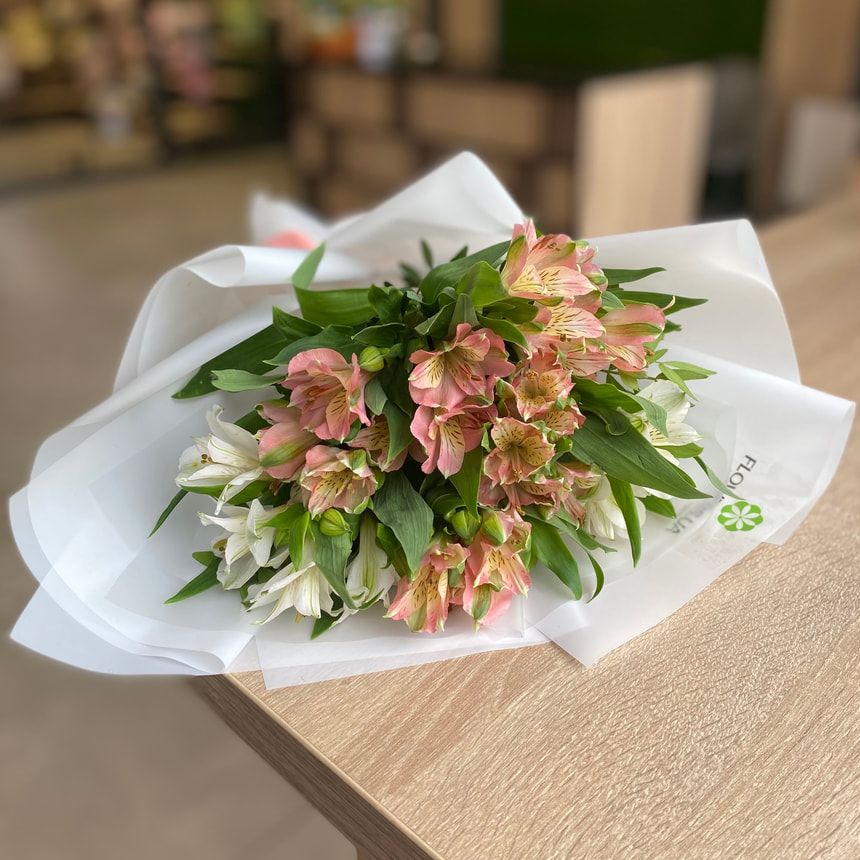 7 ніжних альстромерій