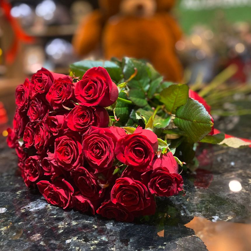 Букет из 25 красных роз