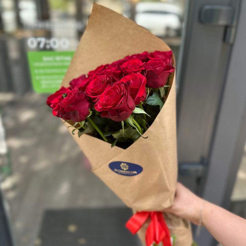 Букет в ЭКО упаковке "15 красных роз"