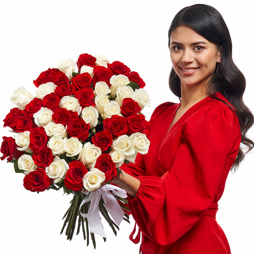 51 червона і біла троянда! – доставка по Україні