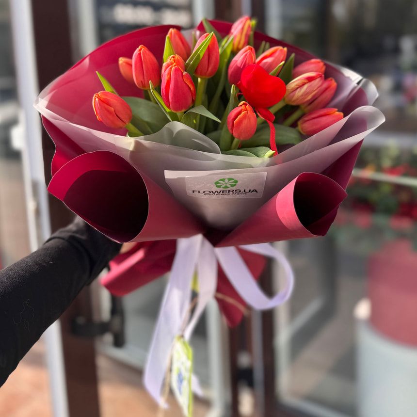 Букет "15 красных тюльпанов" – заказать у Flowers.ua