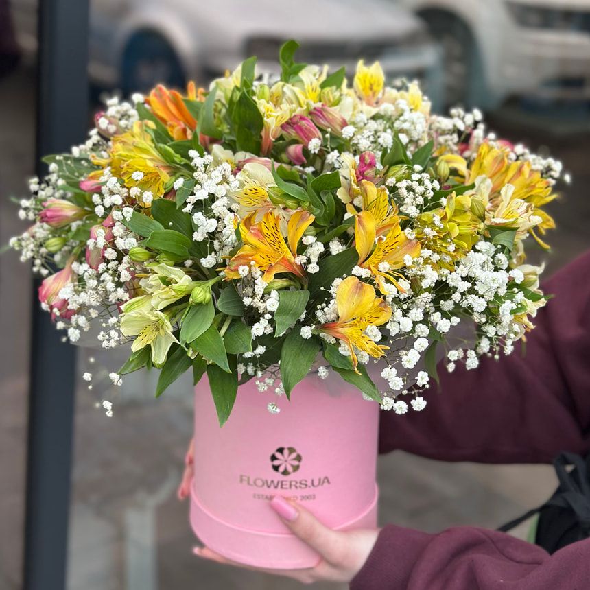 Flowers in a box "Bright fantasy" – order from Flowers.ua