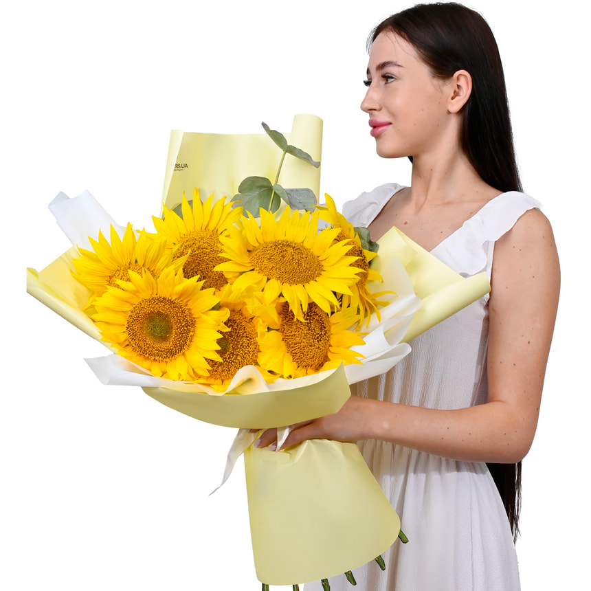 Букет "7 яскравих соняшників" – доставка по Україні