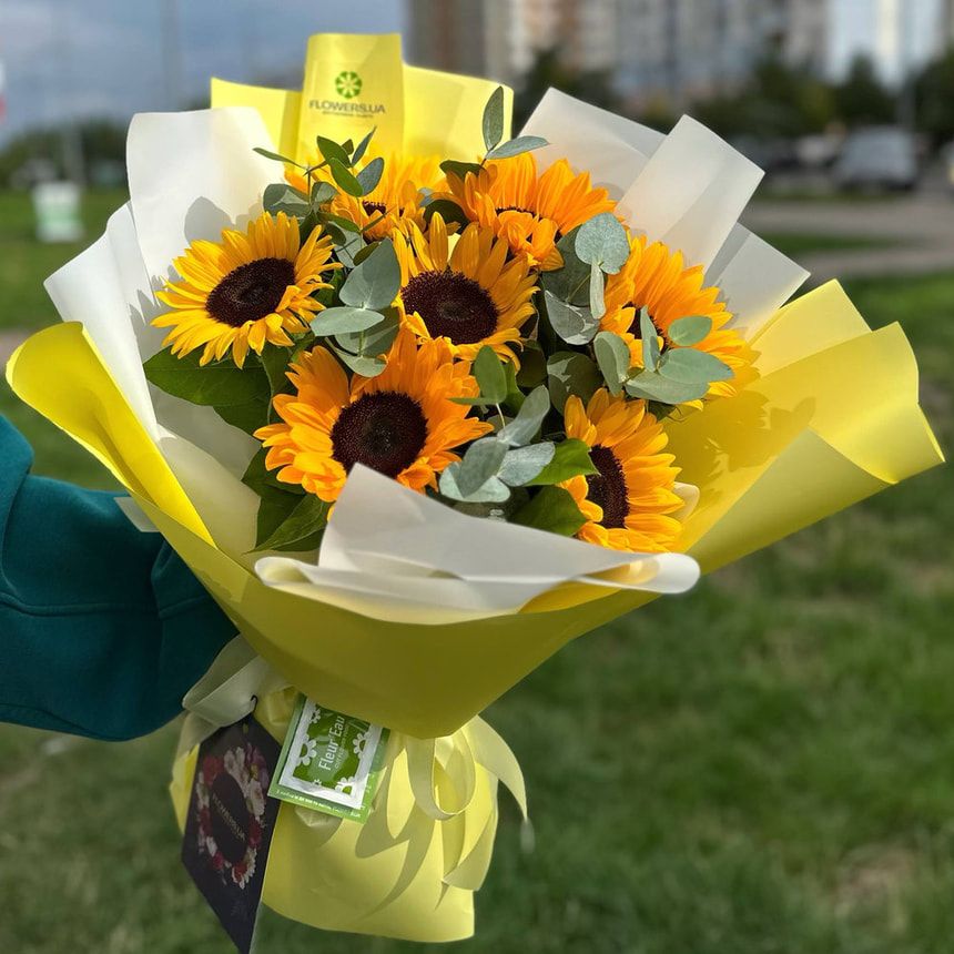 Букет "7 яскравих соняшників" – замовити на Flowers.ua