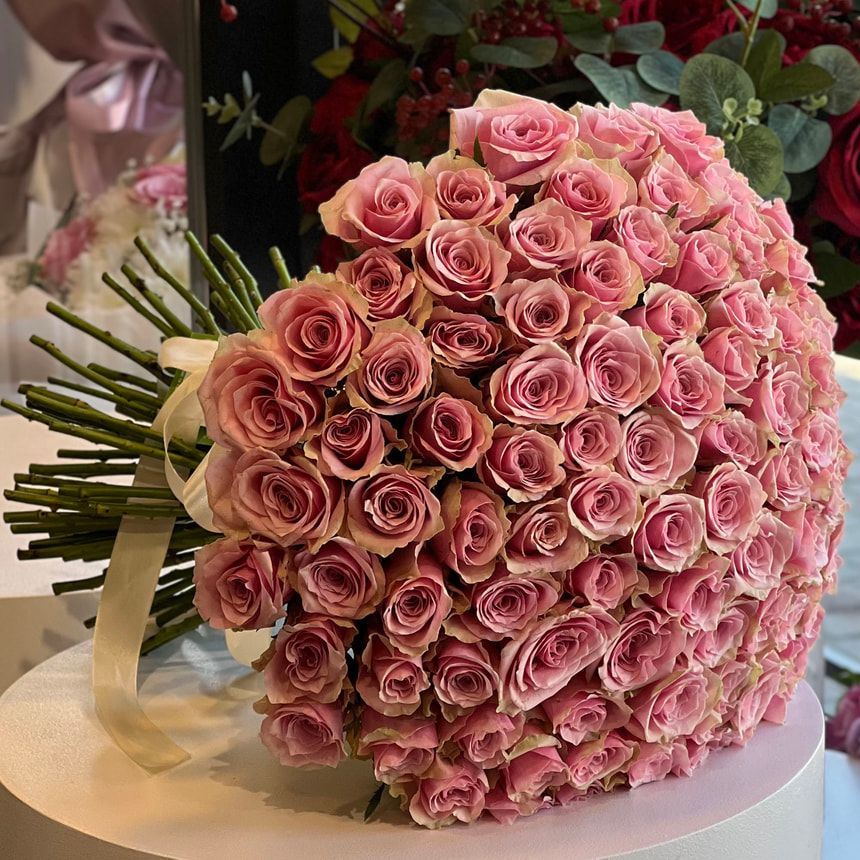 101 roses Athena Royale (Kenya)