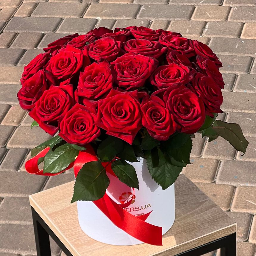 Flowers in a box "LOVE YOU!" – order from Flowers.ua