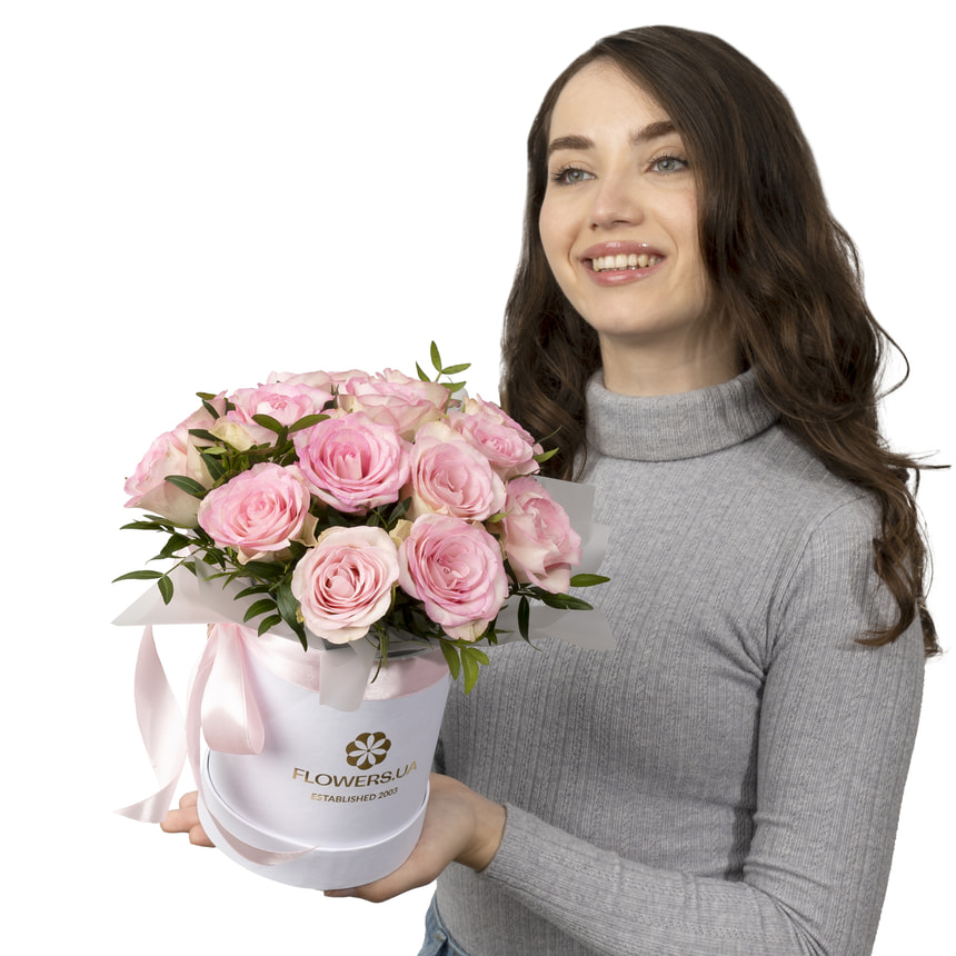 Цветы в коробке "15 роз Lovely Jewel" – доставка по Украине