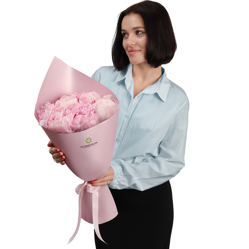 Ніжний букет "7 півонії" – доставка по Україні