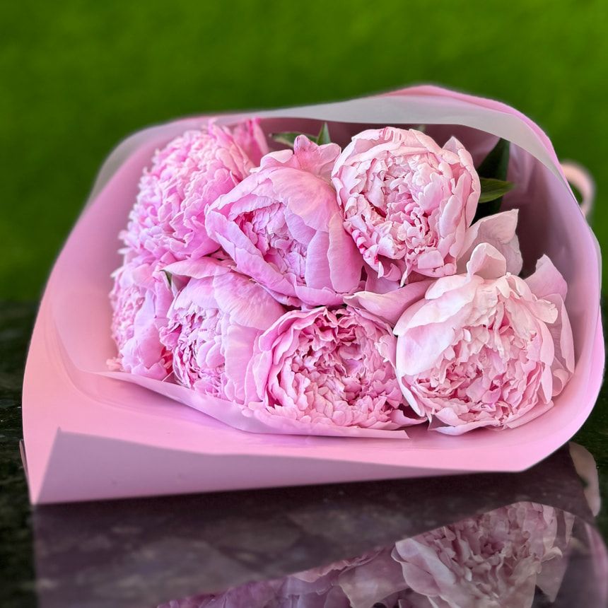 Нежный букет "7 пионов" – заказать у Flowers.ua