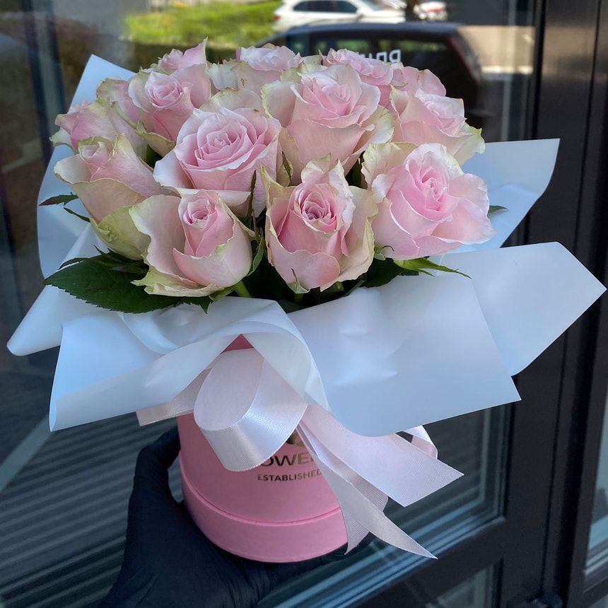 Flowers in a box "19 Pink Athena roses"