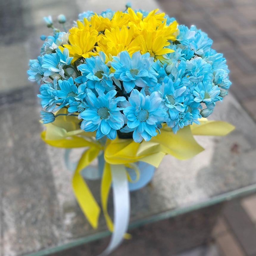 Flowers in a box "My miracle" – order from Flowers.ua