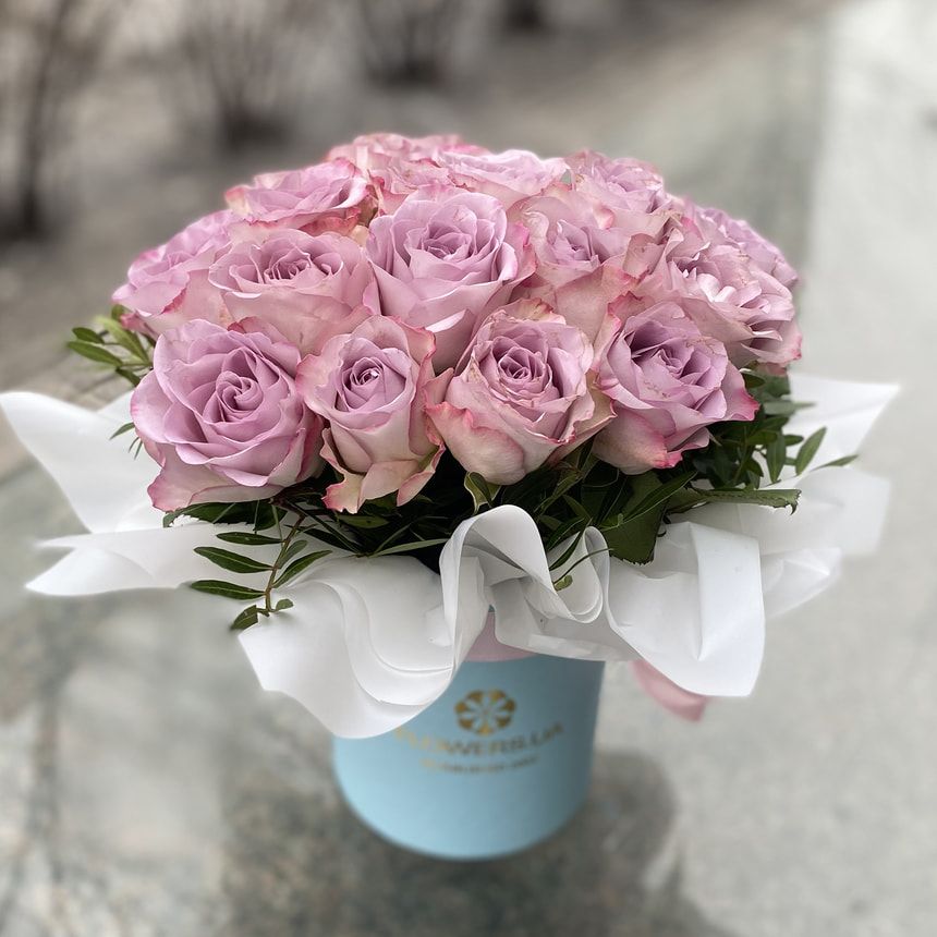 Flowers in a box "19 roses Memory" – order from Flowers.ua