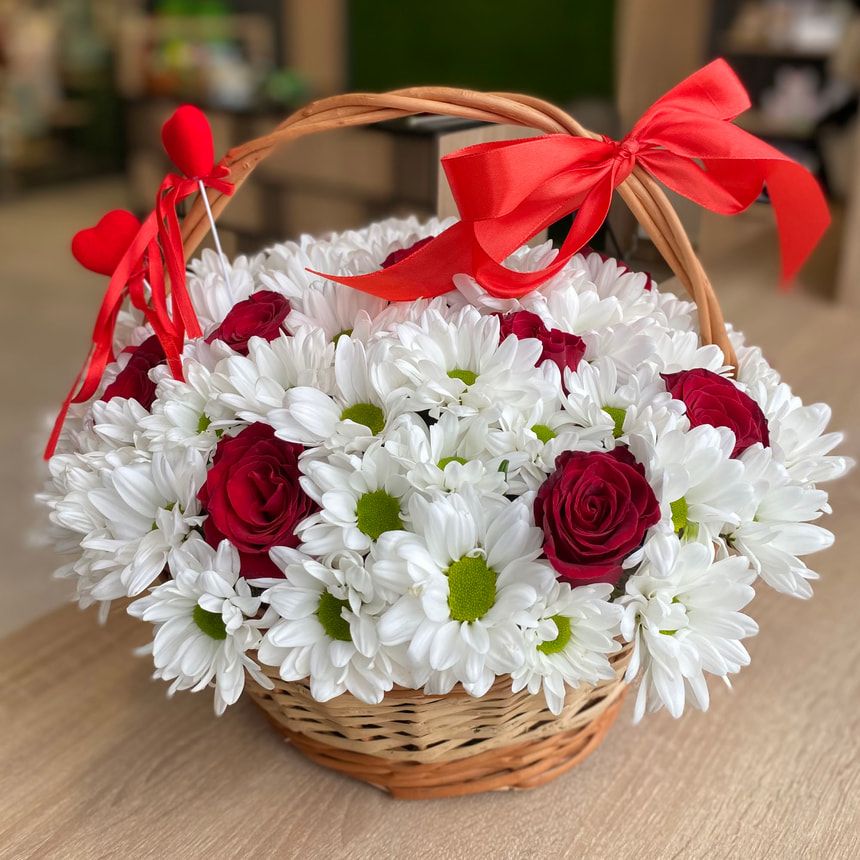 Basket "Love Garden" – order from Flowers.ua