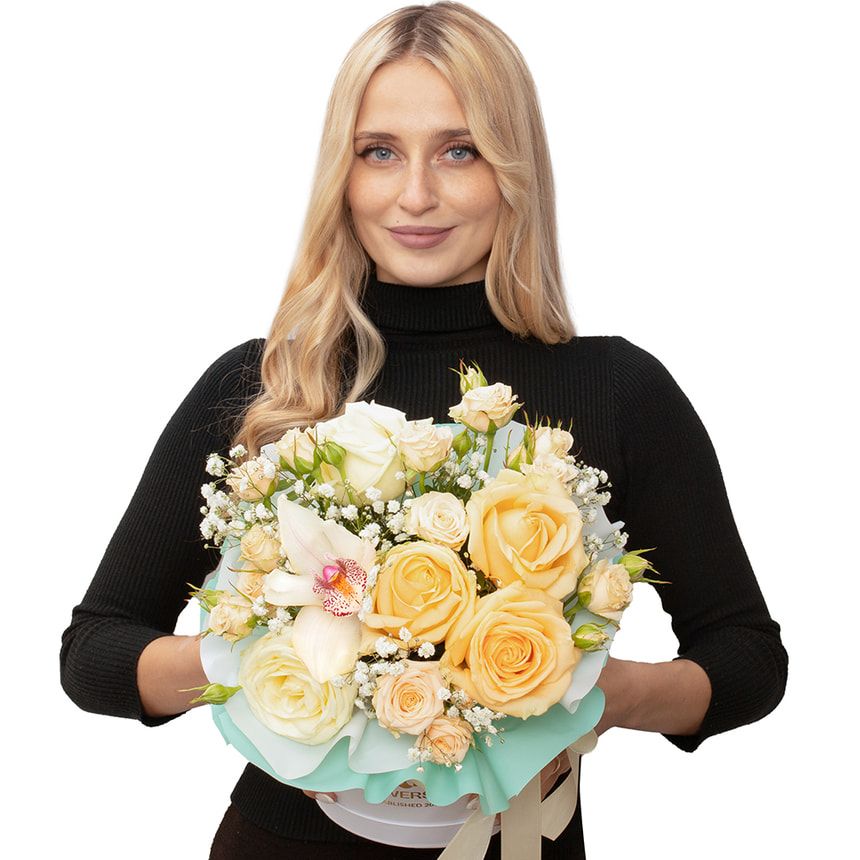 Квіти в коробці "Кремова розкіш" – доставка по Україні