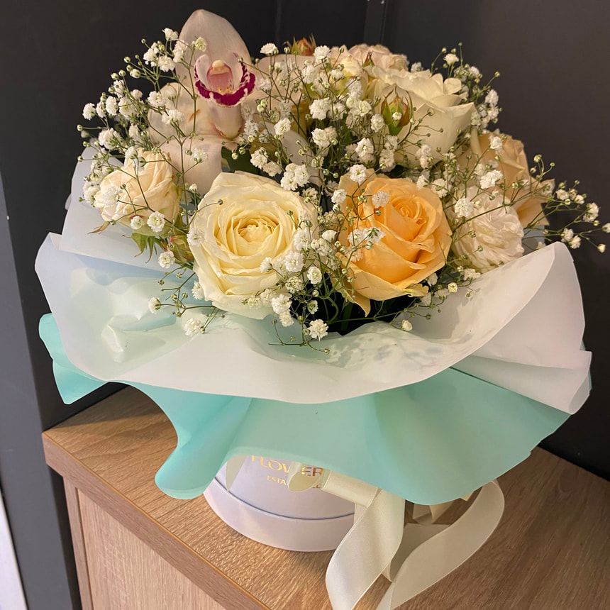 Flowers in a box "Cream luxury"