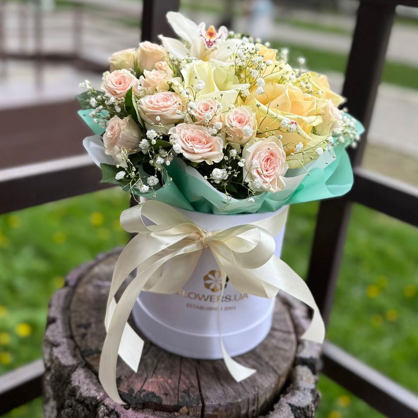 Flowers in a box "Cream luxury"