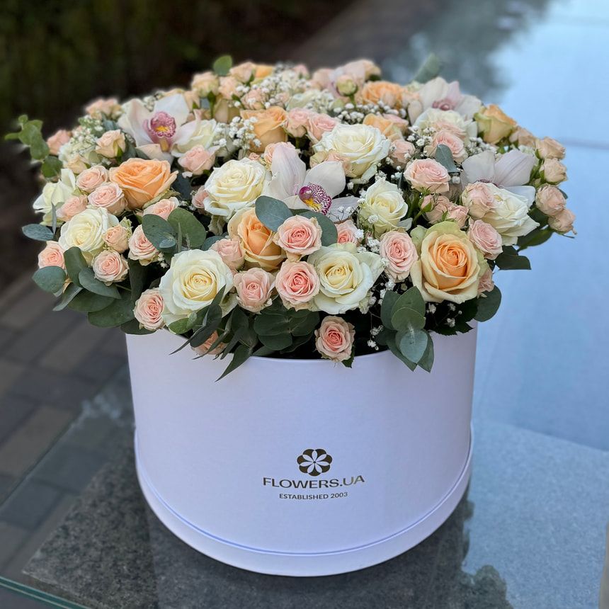 Цветы в коробке "Королевская грация"