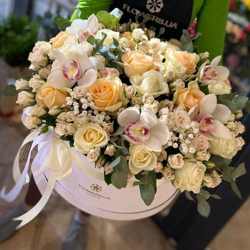 Цветы в коробке "Королевская грация"