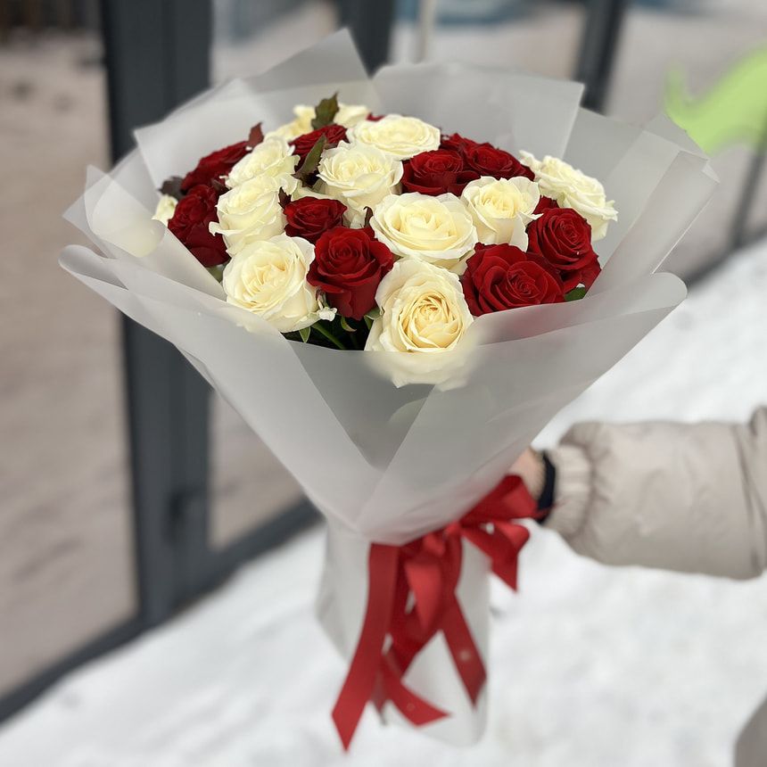 Bouquet "23 red and white roses" – order from Flowers.ua