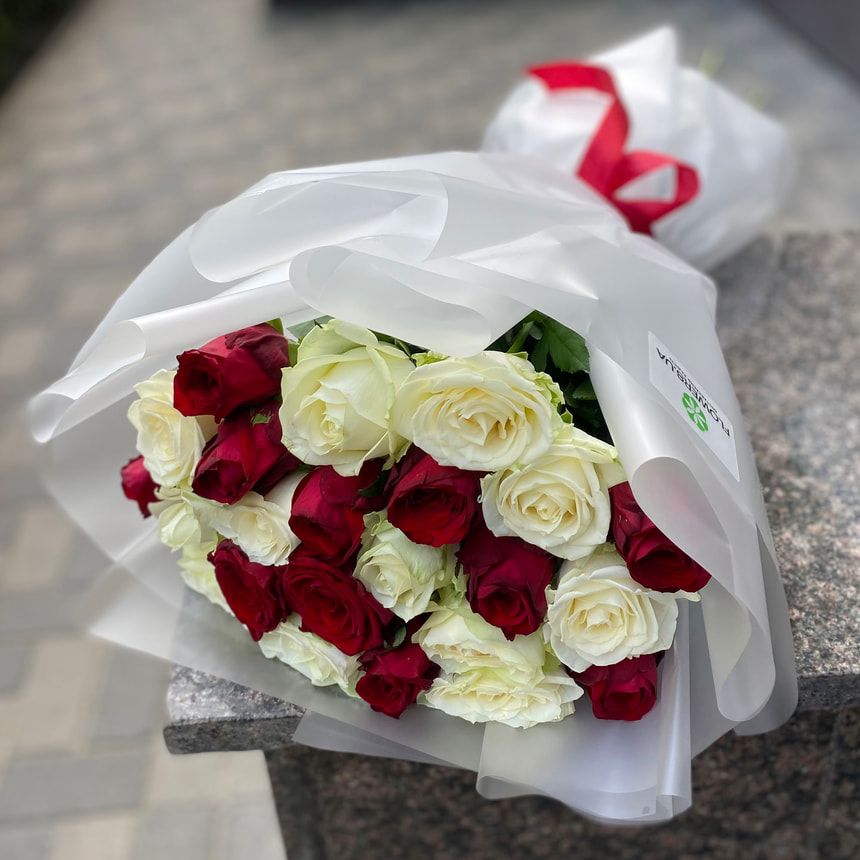 Bouquet "23 red and white roses"
